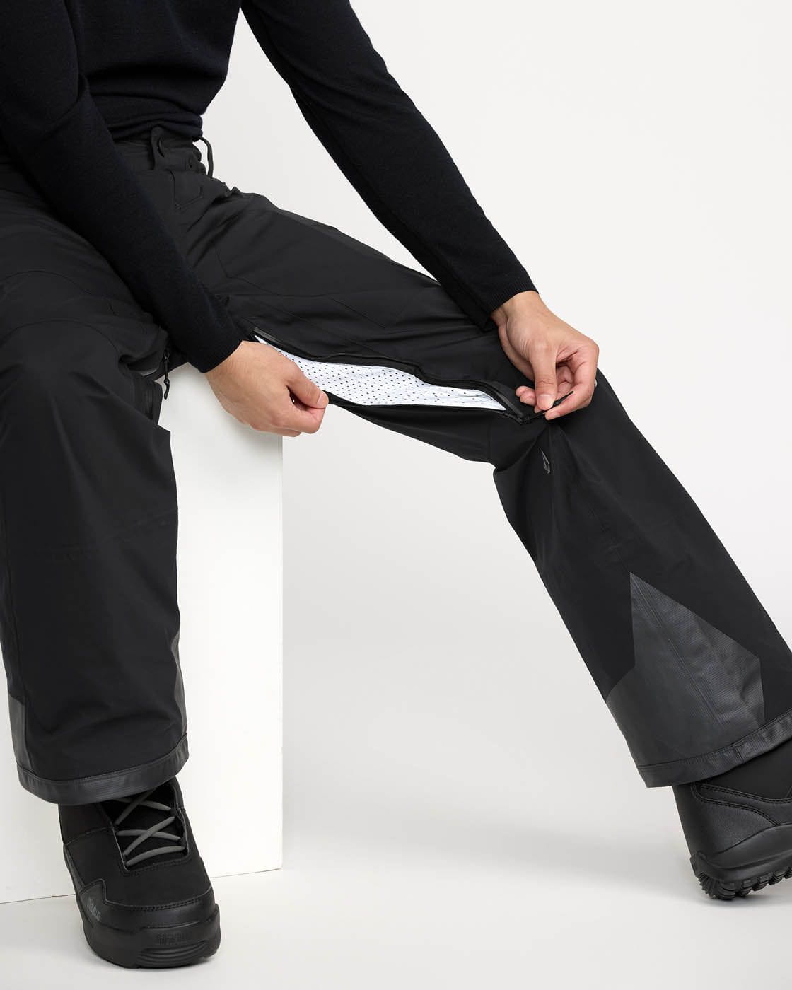 Volcom CLOTHING - Men - Outerwear - Pant Volcom *25W* M Guch Stretch Gore Pant