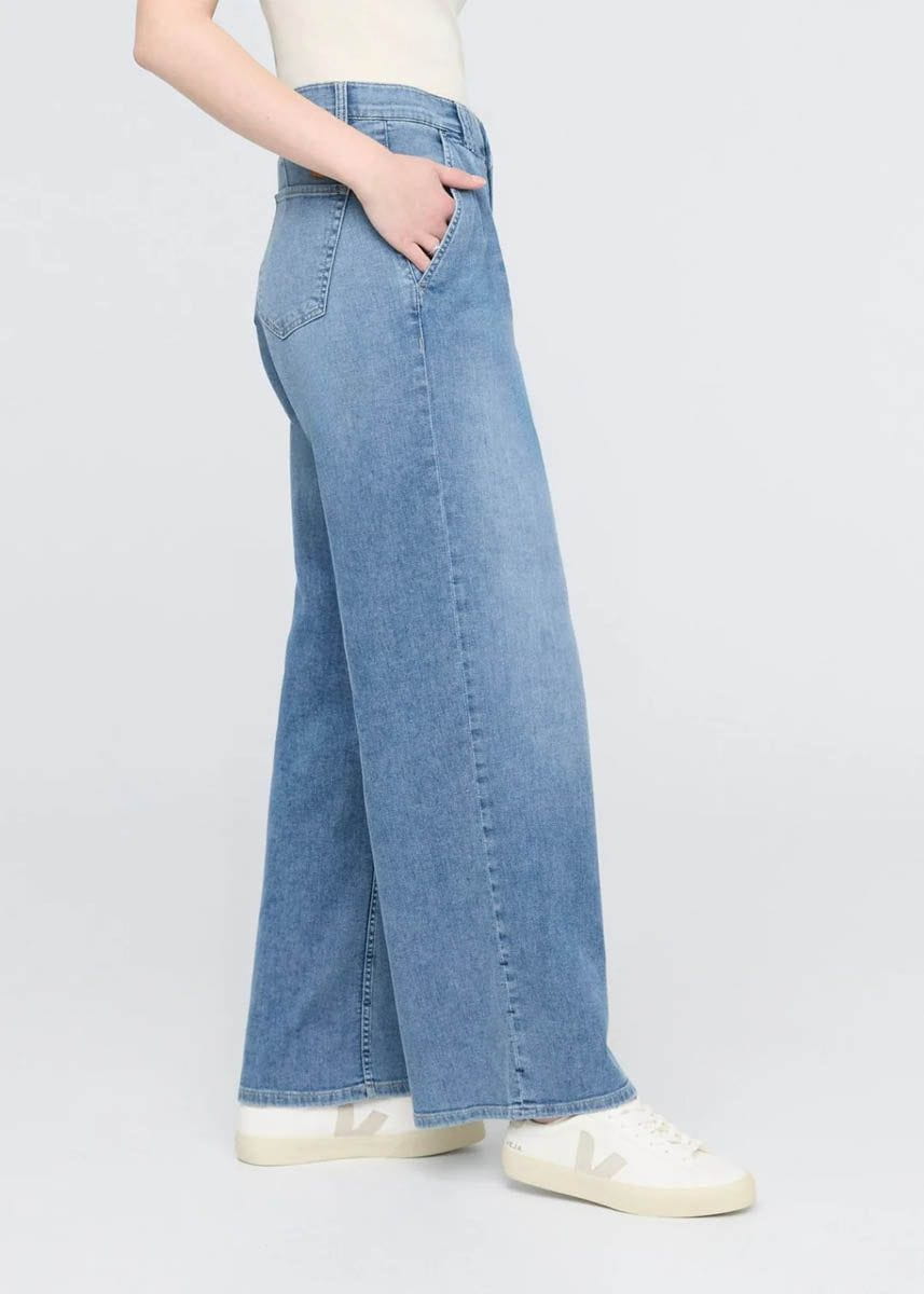 Women's Performance Denim Lite Pleated Pant DUER