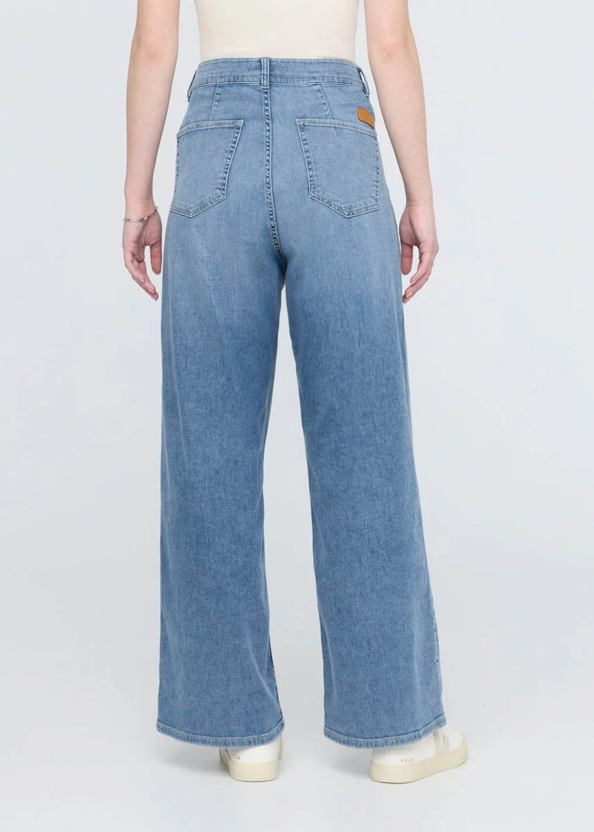 Women's Performance Denim Lite Pleated Pant DUER
