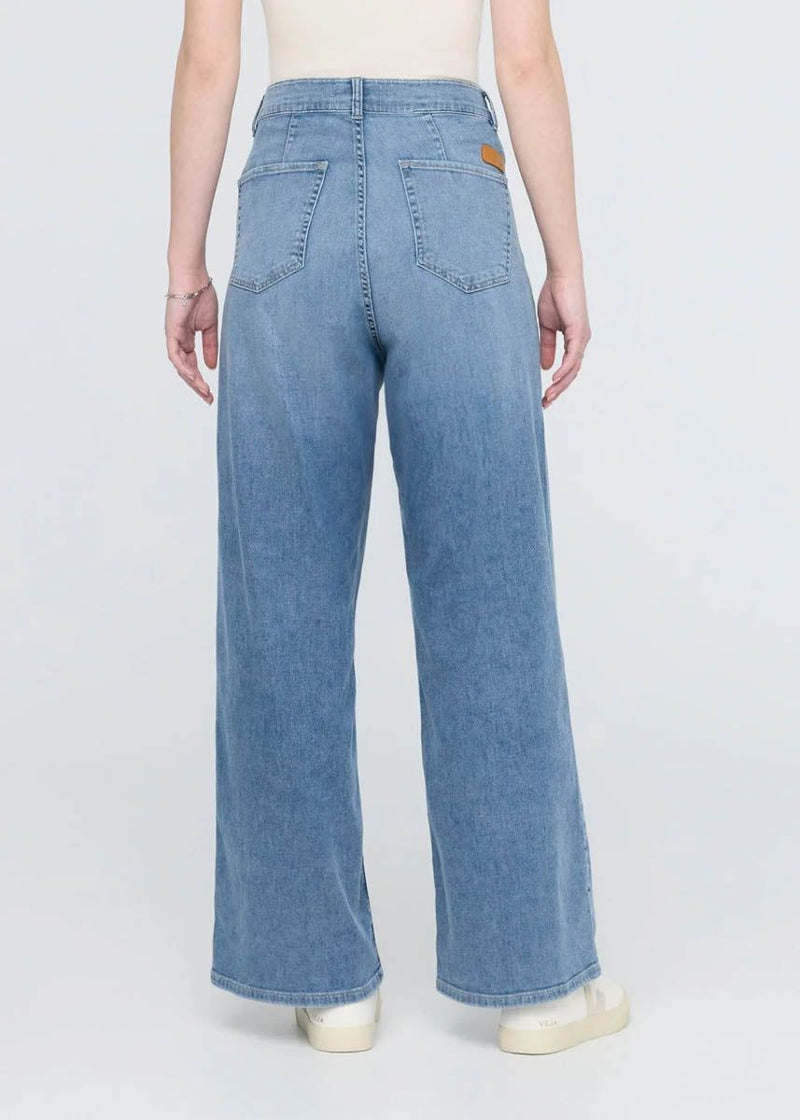 Women's Performance Denim Lite Pleated Pant DUER