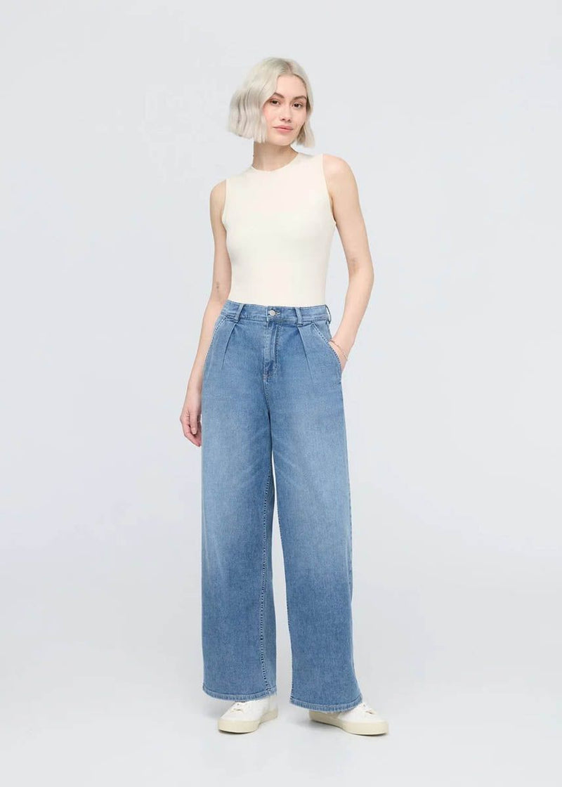 Women's Performance Denim Lite Pleated Pant DUER