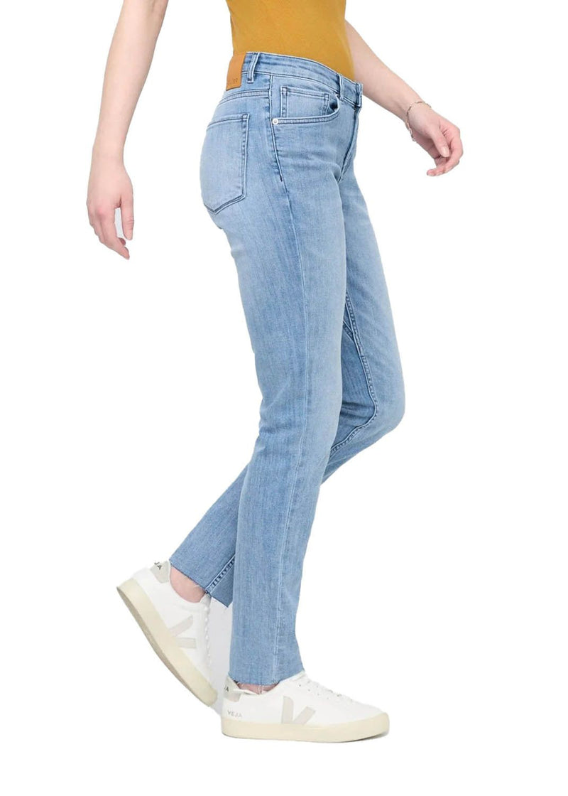 Women's Performance Denim Girlfriend Jean DUER