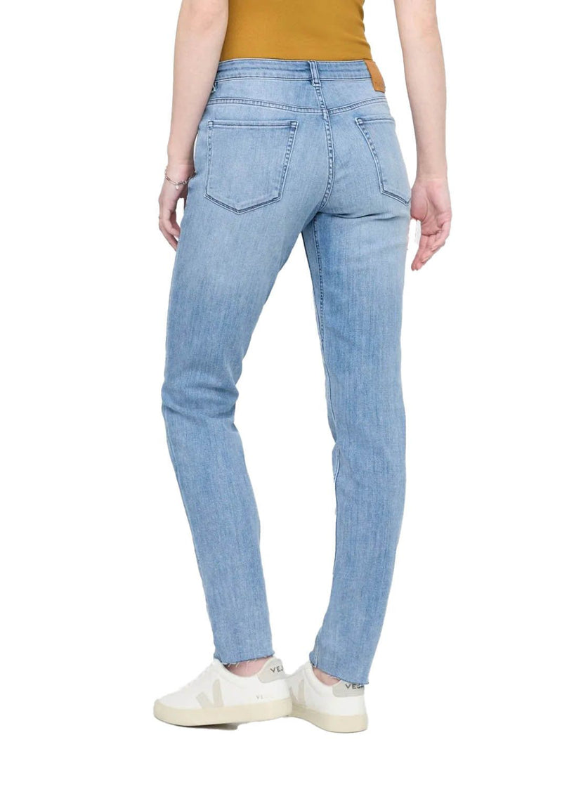 Women's Performance Denim Girlfriend Jean DUER