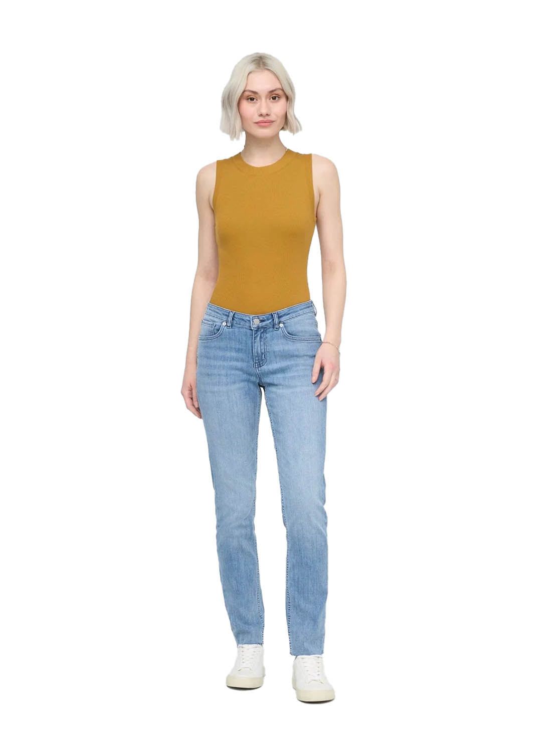 Women's Performance Denim Girlfriend Jean DUER