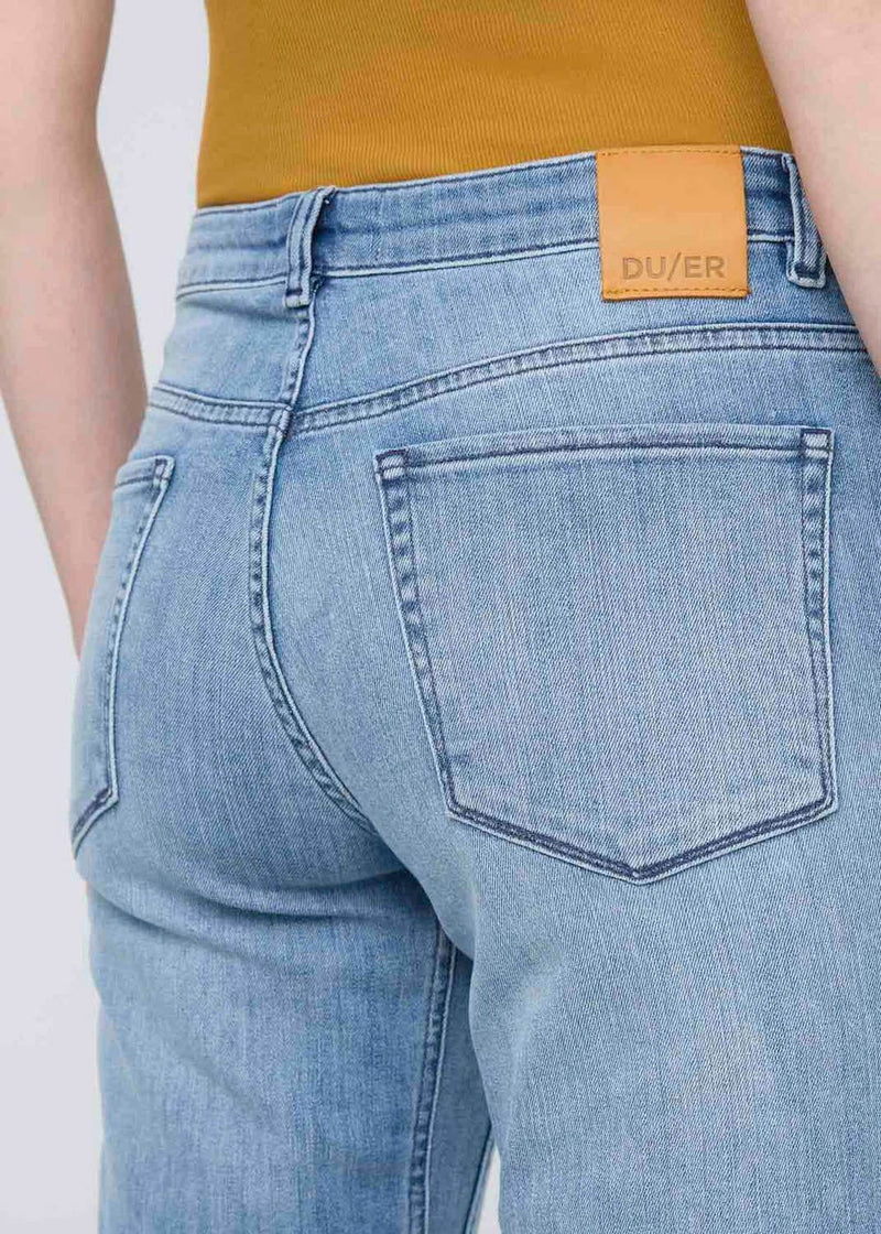 Women's Performance Denim Girlfriend Jean DUER