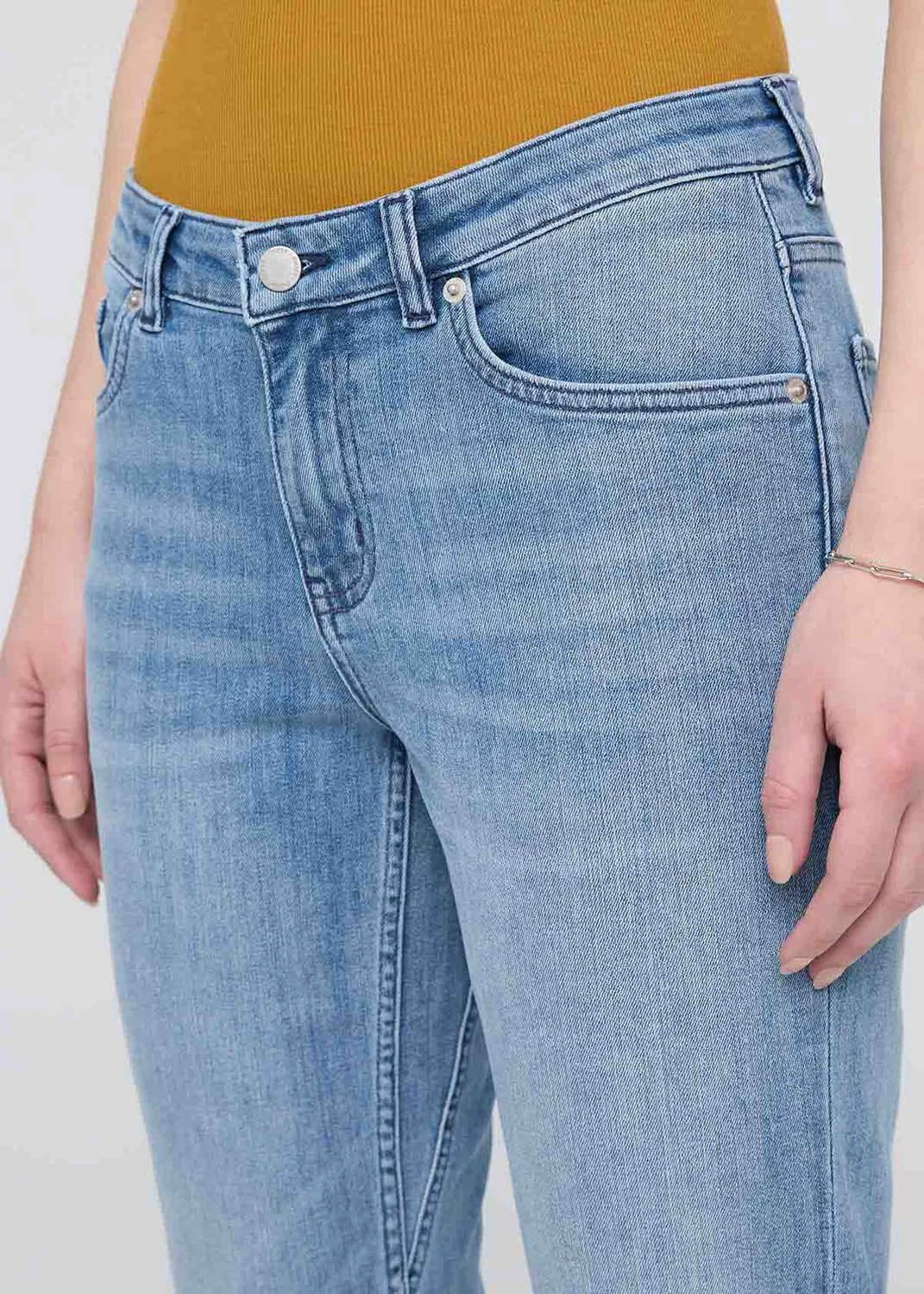 Women's Performance Denim Girlfriend Jean DUER