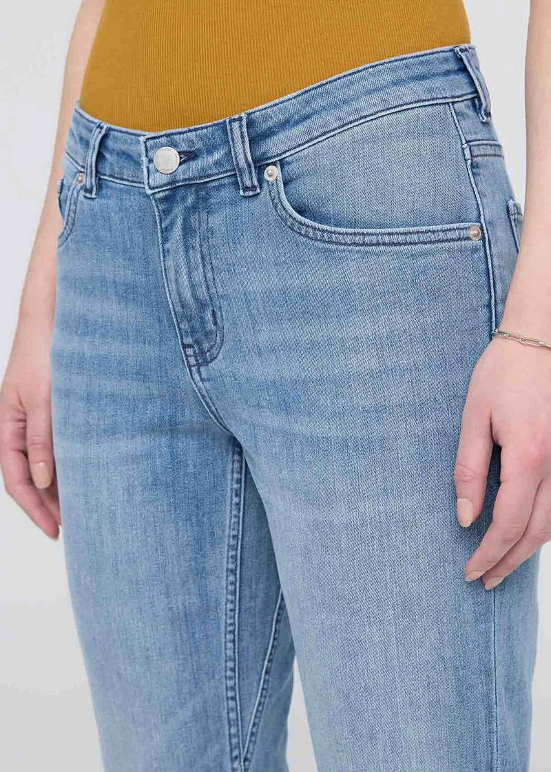Women's Performance Denim Girlfriend Jean DUER
