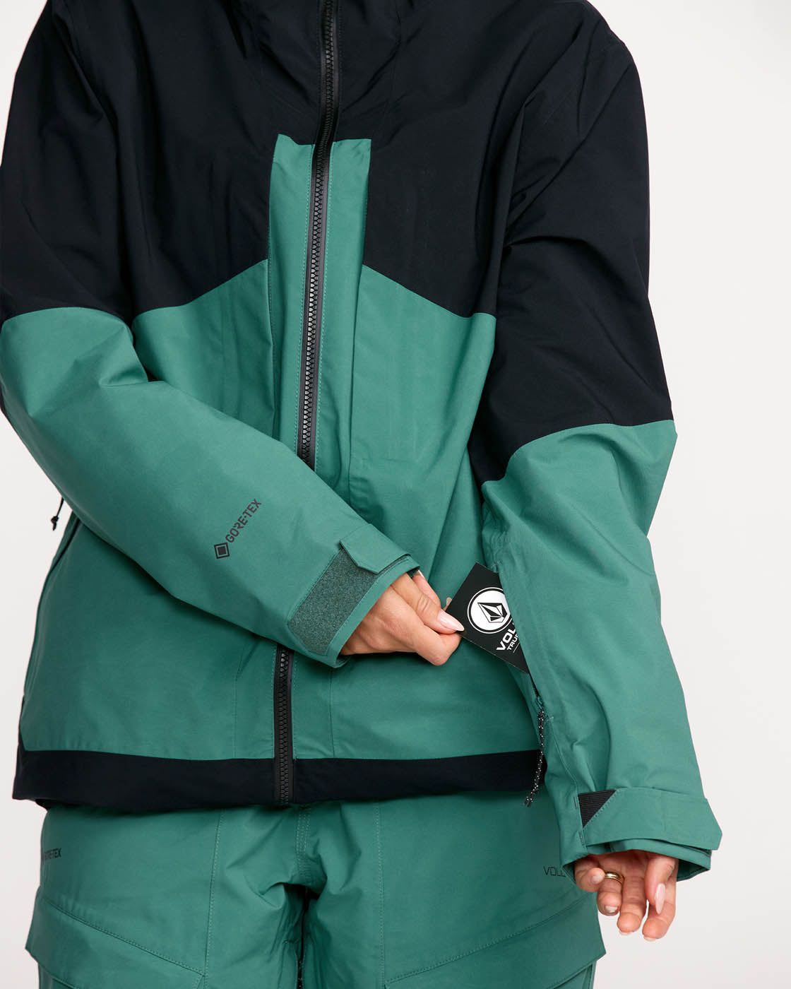 Volcom CLOTHING - Women - Outerwear - Jacket Volcom *25W* W AT Stretch Gore-Tex Jacket