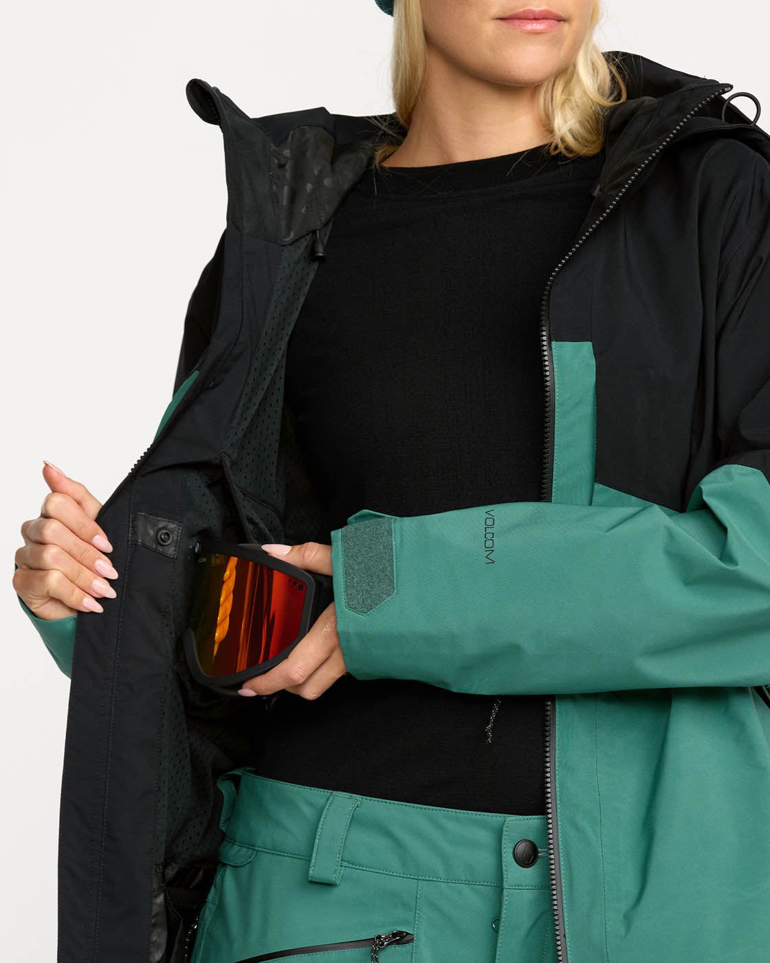Volcom CLOTHING - Women - Outerwear - Jacket Volcom *25W* W AT Stretch Gore-Tex Jacket