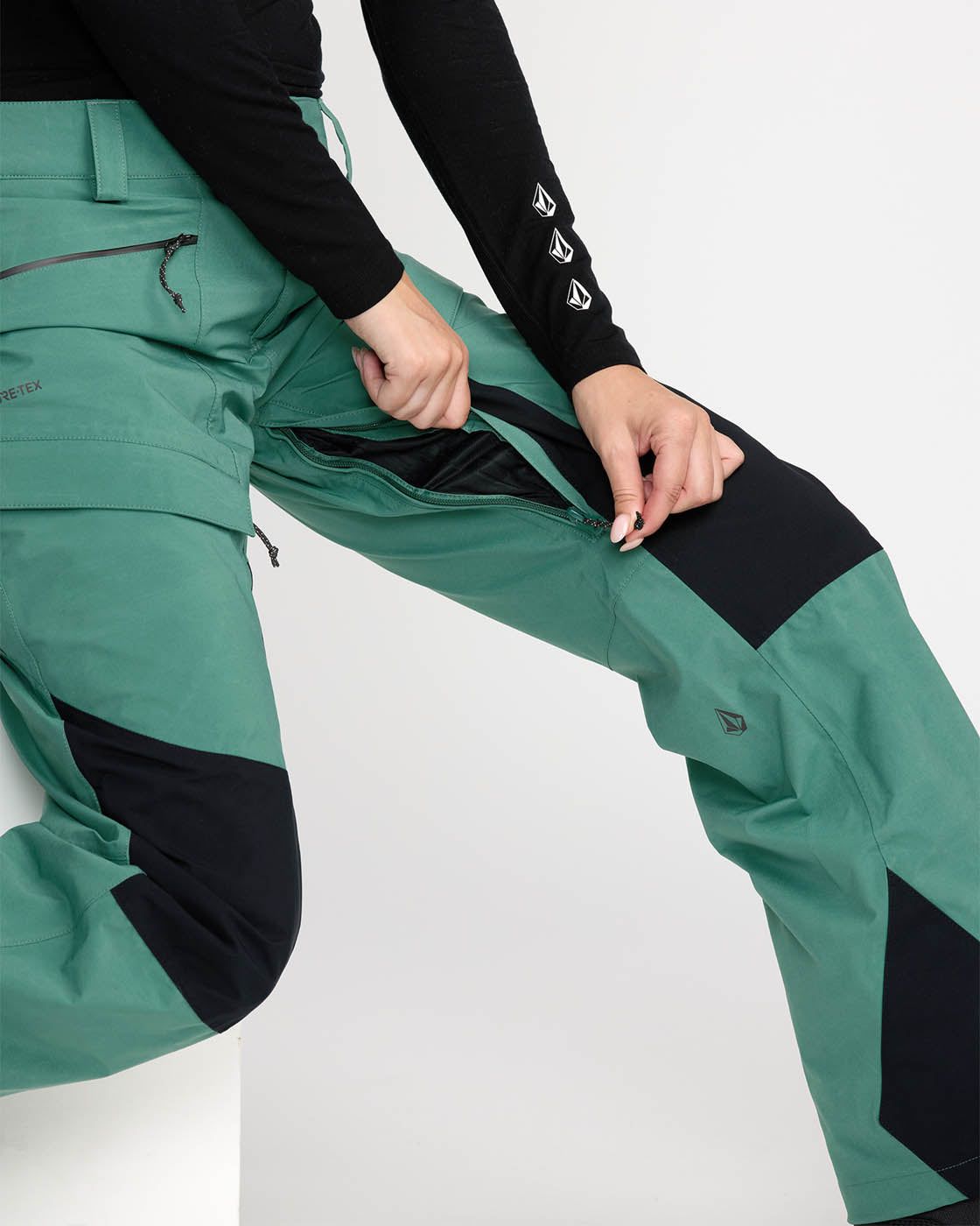 Volcom CLOTHING - Women - Outerwear - Pant Volcom *25W* W V.Co AT Stretch Gore-Tex Pant